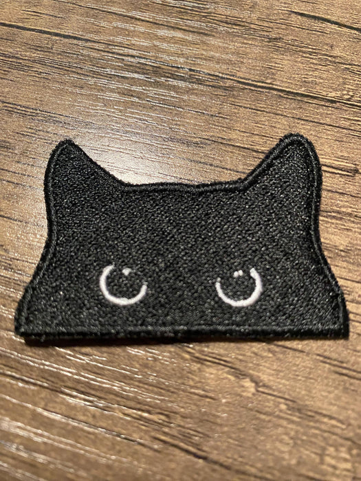 Cat Peeking Embroidered Patch – Sizes 2.25" to 8"